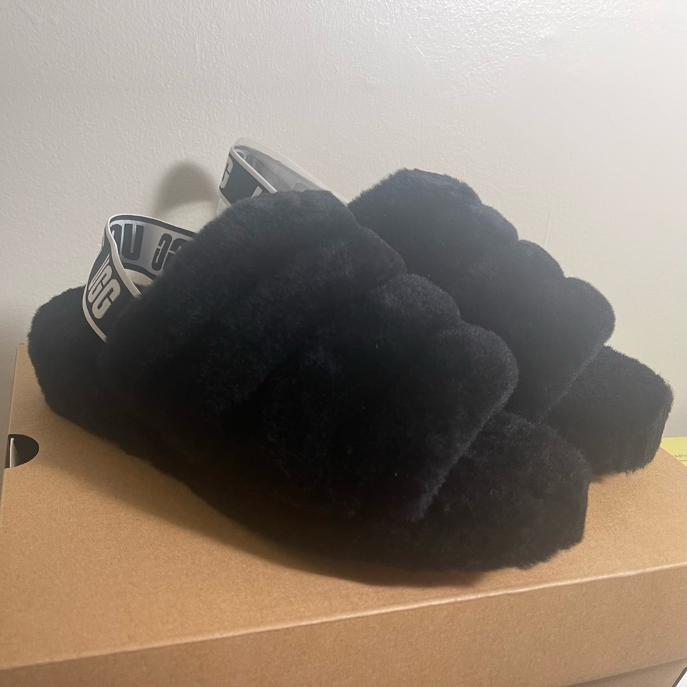 Ugg Fluff Sandal